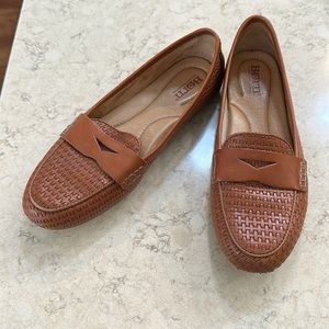 Women’s Born leather driving moccasins, size 7